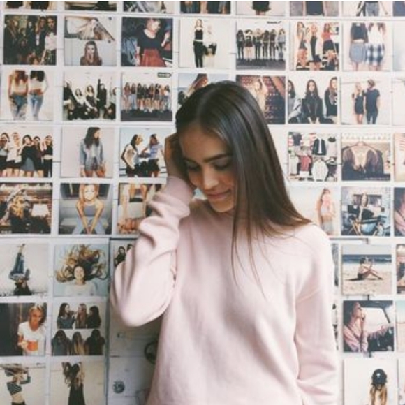 Brandy Melville Photo + 3 Velvet Mermaid Scrunchie - Picture 4 of 5